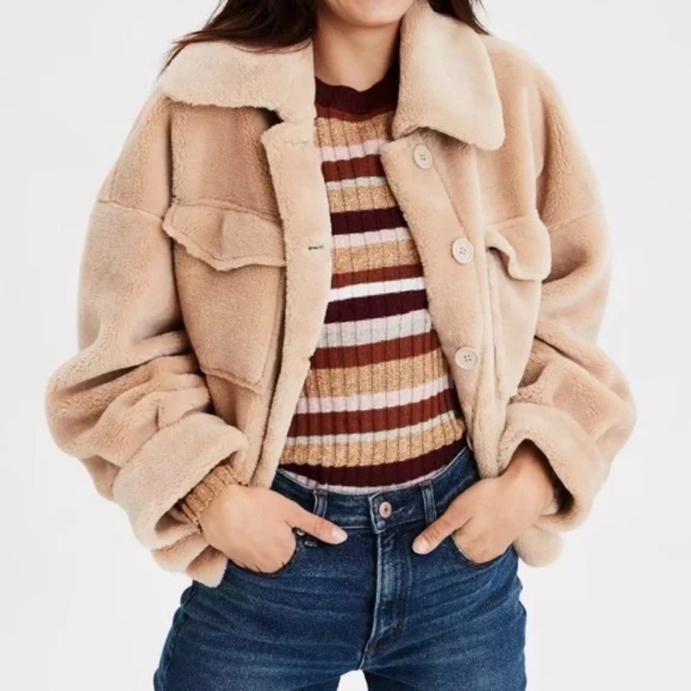 American Eagle faux fur bonded trucker jacket. 🤎